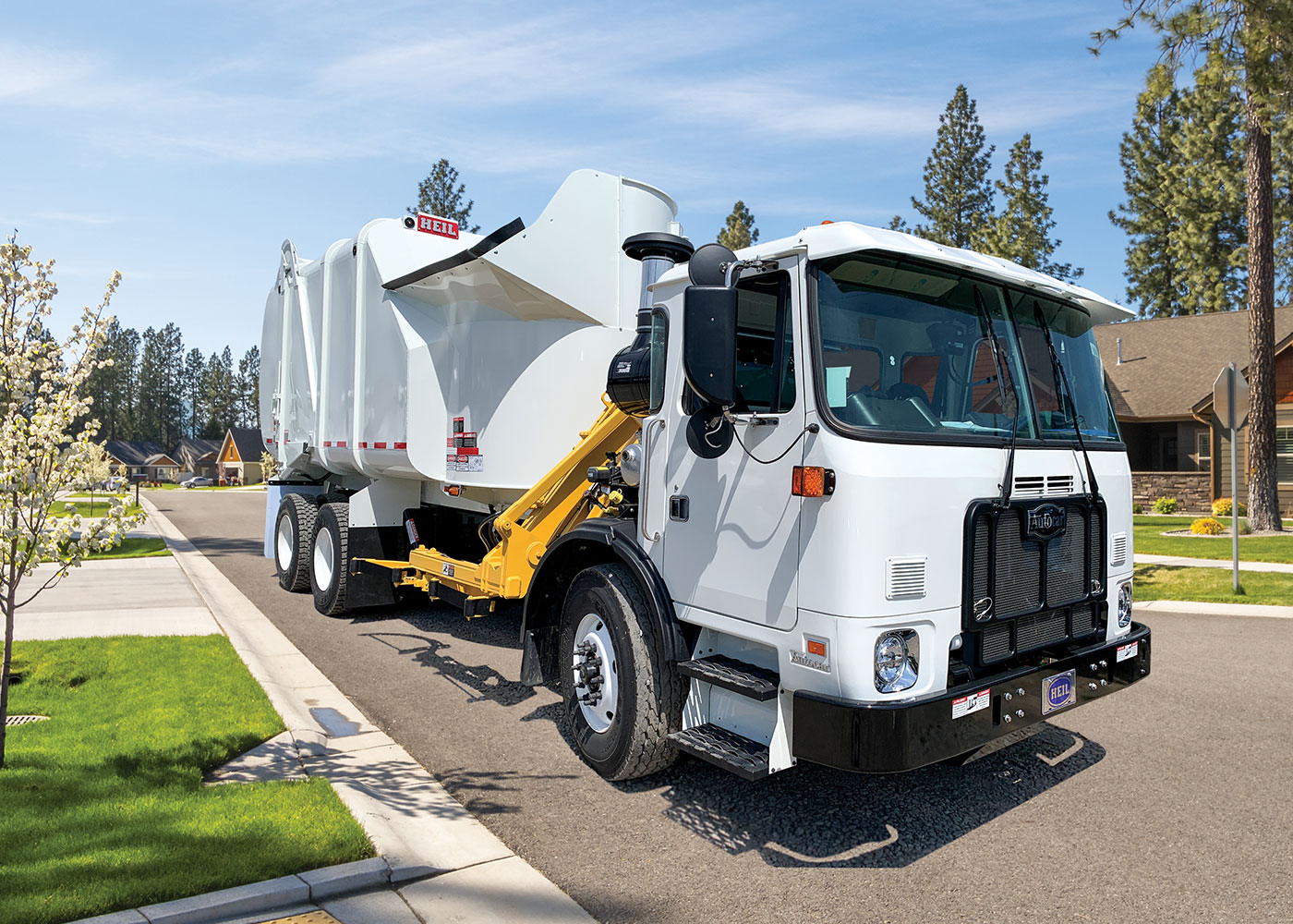 Liberty Side Load Garbage Trucks Lightweight Sideloader Trash Trucks